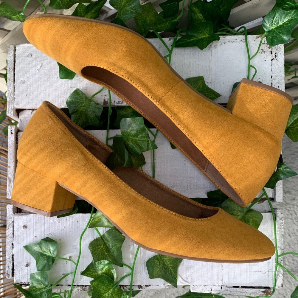 Old Navy | Faux-Suede Yellow Mid-Heel Pumps NWOT